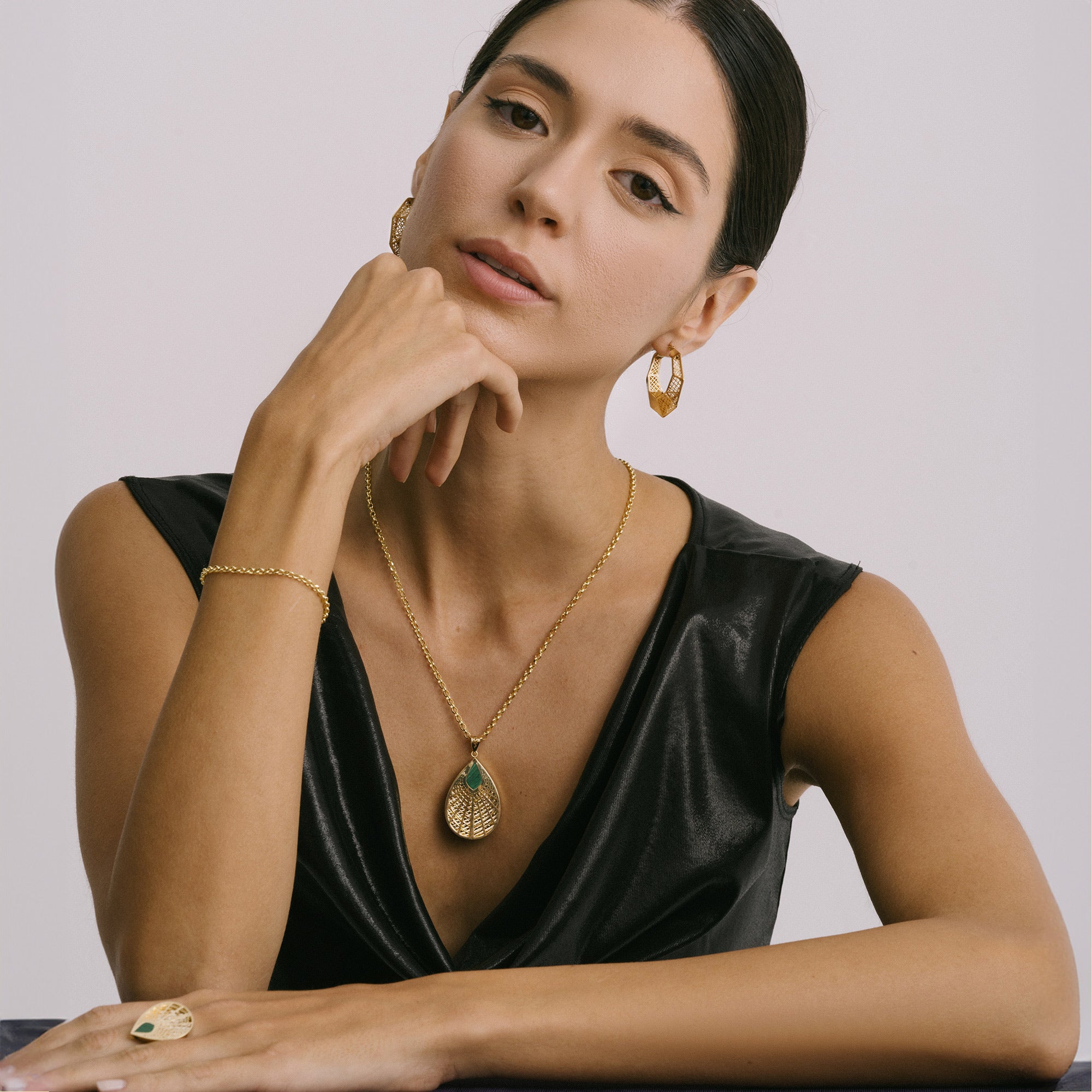 Leaf Pendant Gold Necklace