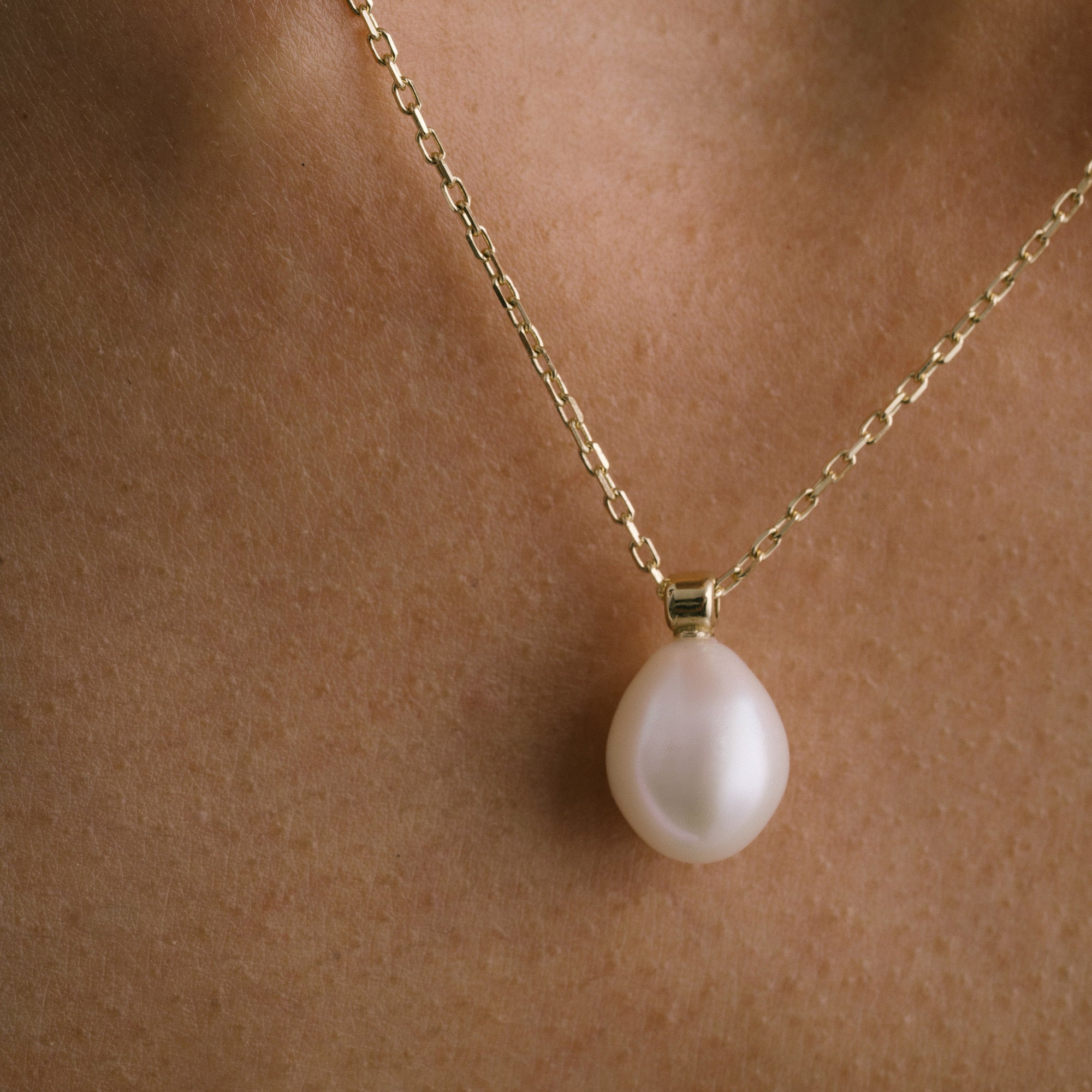 Pearl Pendant Gold Necklace